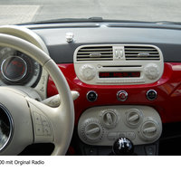 Das Navigationssystem eines roten Fiats