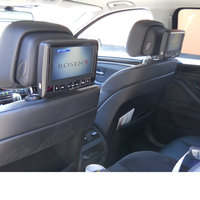 Ein BMW mit Monitoren an der Rückseite der Kopfstützen