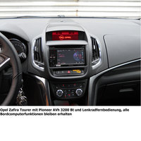 Das Navigationssystem eines schwarzen Opels